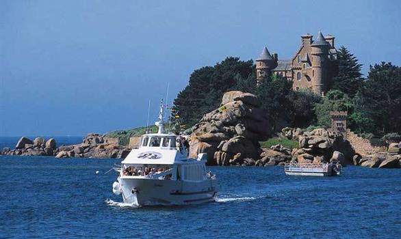 Sea excursions tours, guided tour by boat at the Seven Islands's archipelago in Perros-Guirec - Stereden, Village de Chalets