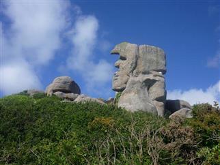 Unusual rocks of Trébeurden, on the pink granite coast - Stereden, Village de Chalets