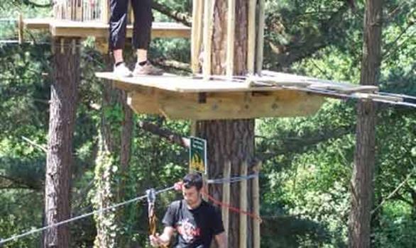 park in the trees and tree climbing adventure in the forest: leisure activities for children and adolescents in Perros-Guirec - Stereden, Village de Chalets