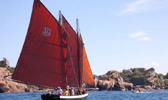 Sailing trip off the coast of Perros Guirec - Stereden, Village de Chalets