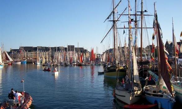 Visit Paimpol and Perros-Guirec - Stereden, Village de Chalets