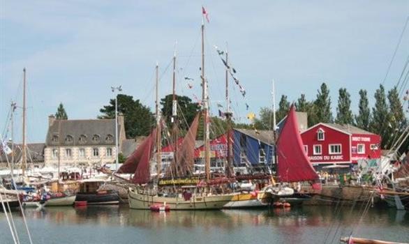 Paimpol : the port - Stereden, Village de Chalets