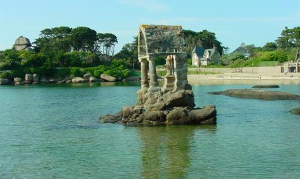 bay of St Guirec : the oratory - Stereden, Village de Chalets