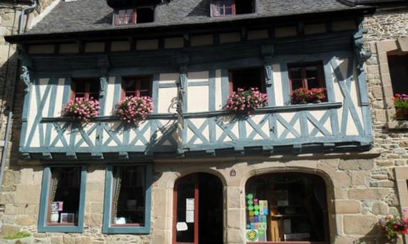 Towns of Brittany - Stereden, Village de Chalets