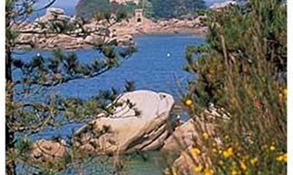 Landscape of the Pink Granite Coast - Stereden, Village de Chalets
