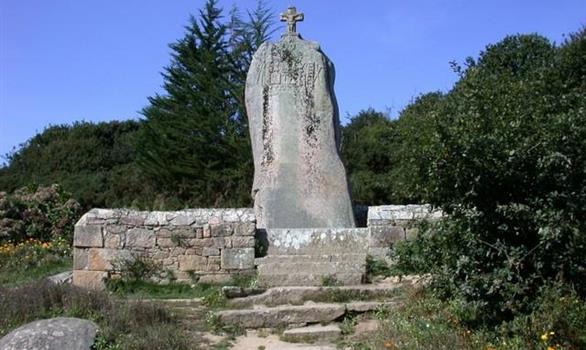 Menhir of Pleumeur Bodou - Stereden, Village de Chalets