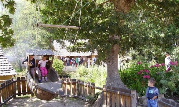 amusement park and playground for families and young children - Stereden, Village de Chalets