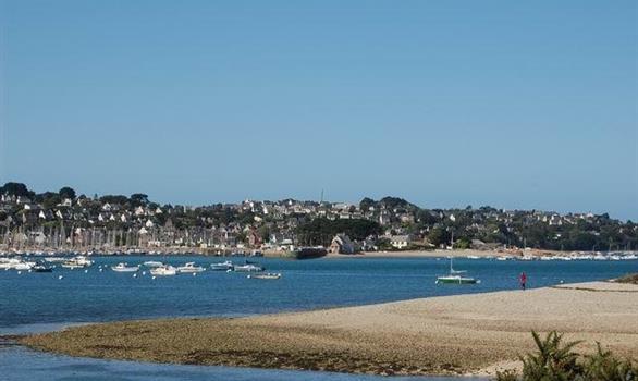 Book a stay at Perros-Guirec to visit the Pink Granite Coast - Stereden, Village de Chalets