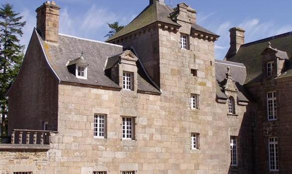 Pleumeur Bodou castle in Brittany - Stereden, Village de Chalets