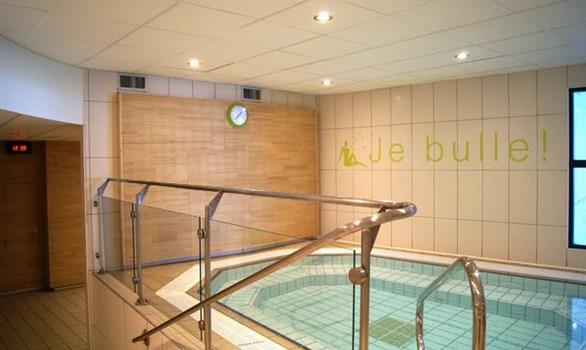 Jacuzzi in sea water swiming-pool of Trégastel - Stereden, Village de Chalets
