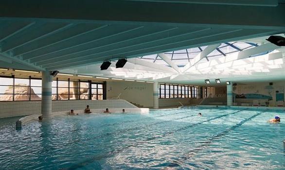 Trégastel, the swimming-pool - Stereden, Village de Chalets
