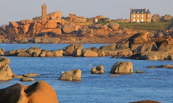 Perros-Guirec : le Grand Site de Ploumanach et les rochers de granite rose - Stereden, Village de Chalets