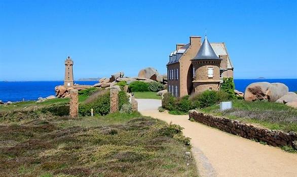 Perros-Guirec : le Grand Site de Ploumanach, le phare de Mean Ruz - Stereden, Village de Chalets