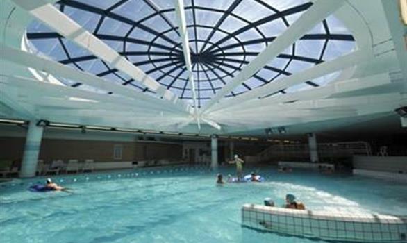 Trégastel, the swimming-pool - Stereden, Village de Chalets