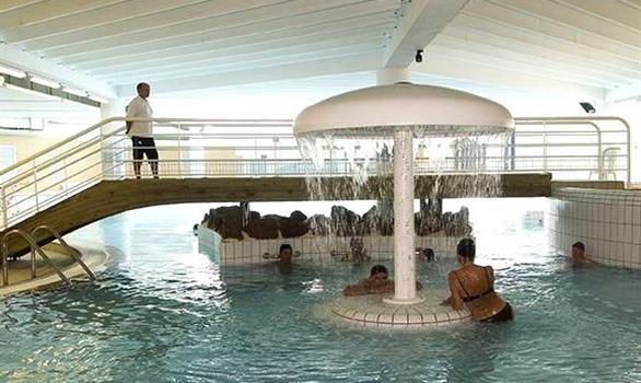Trégastel, the swimming-pool - Stereden, Village de Chalets