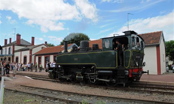 The steam train of Paimpol - Pontrieux, in Brittany - Stereden, Village de Chalets