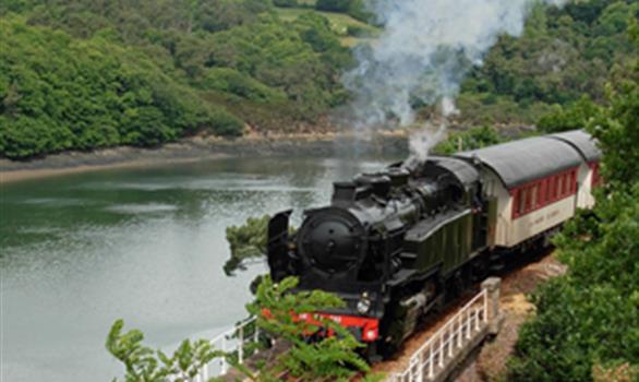 The steam train of Paimpol - Pontrieux, in Brittany - Stereden, Village de Chalets