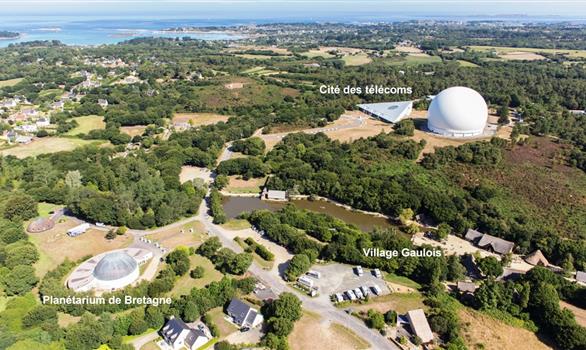 Parc du Radôme : Leisure and Discovery Park in Brittany - Stereden, Village de Chalets