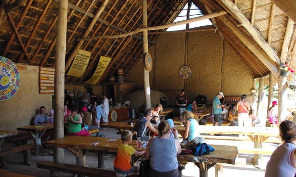 Gallic Village : the tavern - Stereden, Village de Chalets