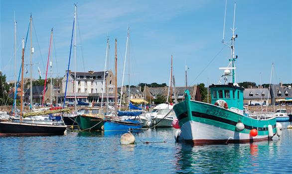 Spring holidays in Brittany : typical landscapes - Stereden, Village de Chalets