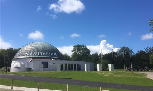 Planetarium de Bretagne, at the Parc du Radôme (Pleumeur-Bodou) - Stereden, Village de Chalets